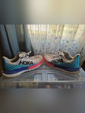 Women's HOKA's 9.5